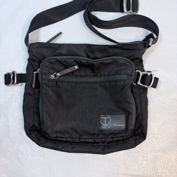 Tumi T-Tech Essential Gear Black Crossbody - Picture 2 of 11